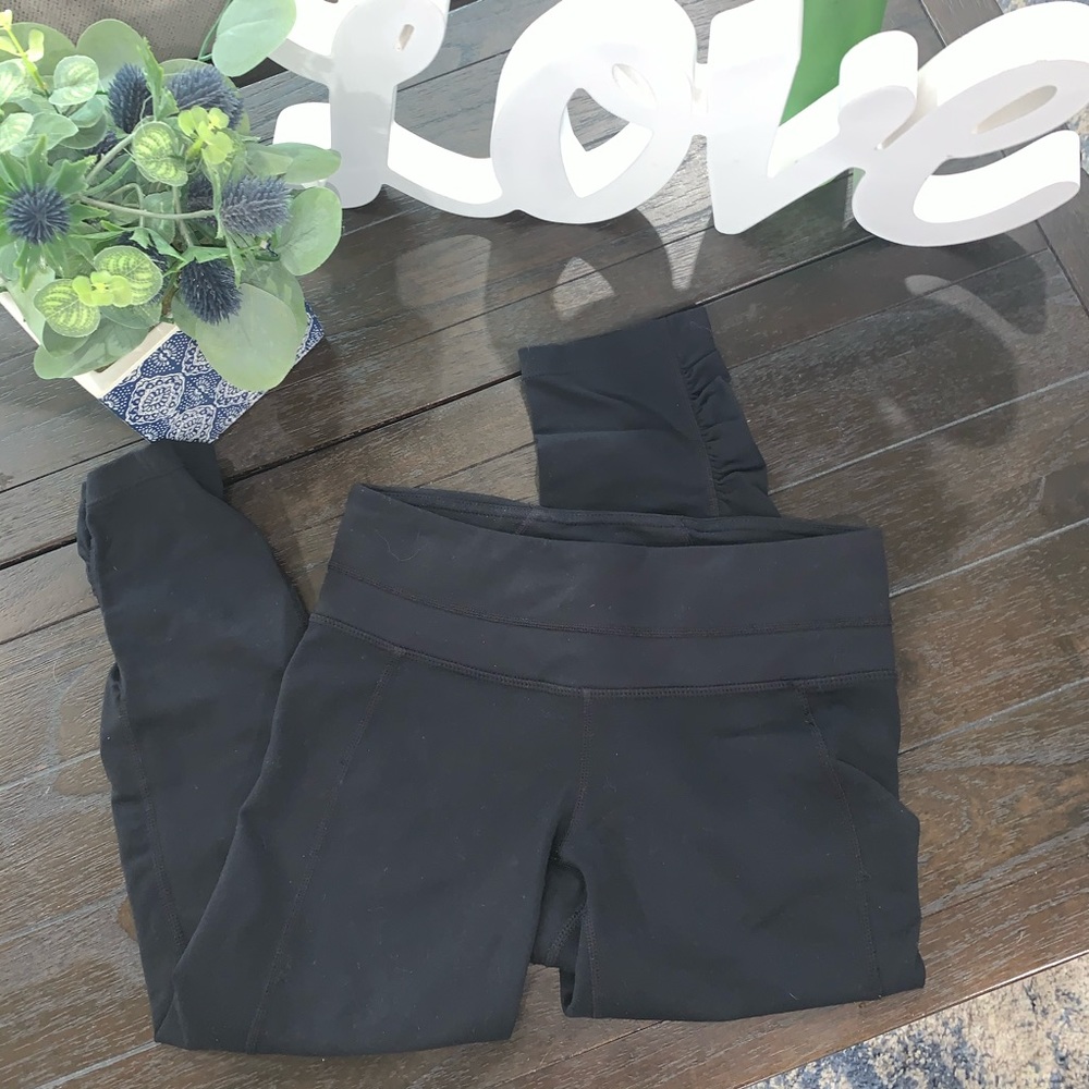 Black Athleta capri leggings